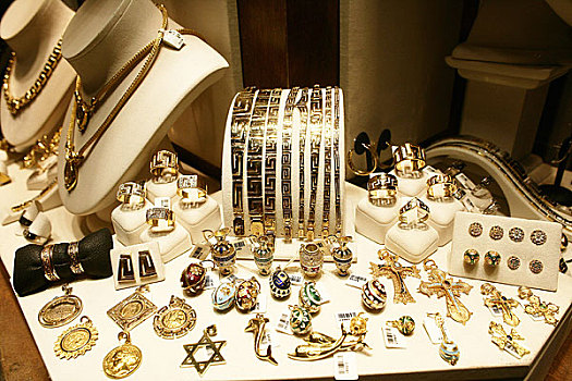 丹麦港口小镇米泽尔法特的饰品展台 筷子与珠宝的北欧风情